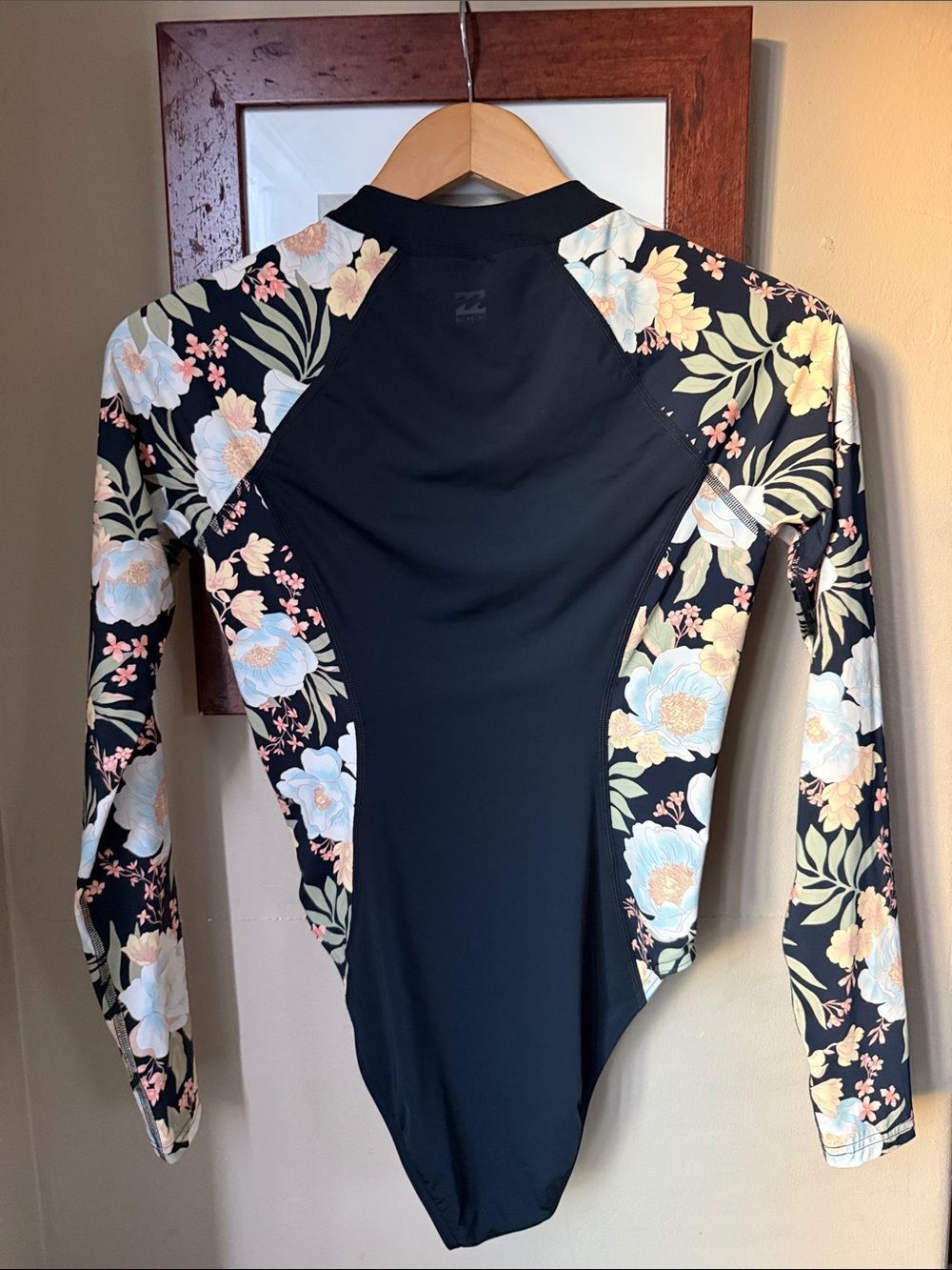 Billabong Lost Cove Zip Front Bodysuit Rashguard Swimsuit Floral Size Small - Picture 8 of 8
